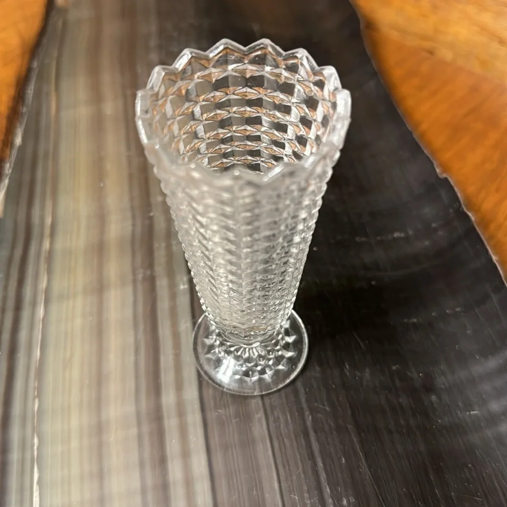 Vintage 1960s Indiana Glass Co Diamond Point Footed Crystal Bud Vase 4 1/4”